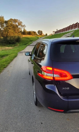 Peugeot 308 cena 40500 przebieg: 180000, rok produkcji 2017 z Brzozów małe 137